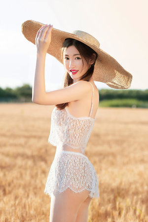 和邻居偷情一边做饭