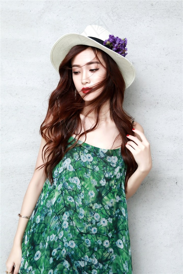 露全乳露乳无罩无裤网站